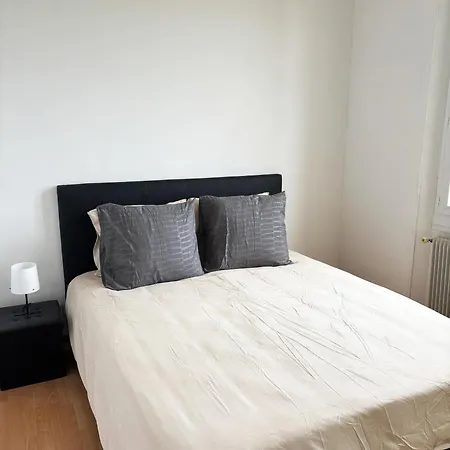 Cannoise En Bord De *