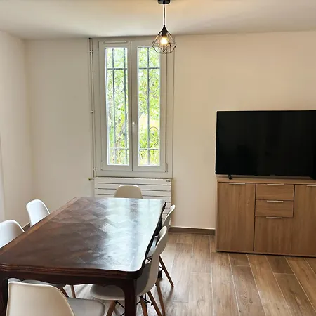 Cannoise En Bord De *