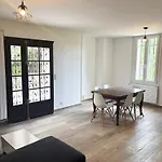 Villa Cannoise En Bord De *